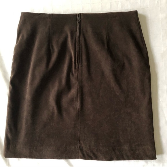 Laura Petites Made in Canada brown faux suede midi skirt, gold rivets Size Large - Picture 3 of 9
